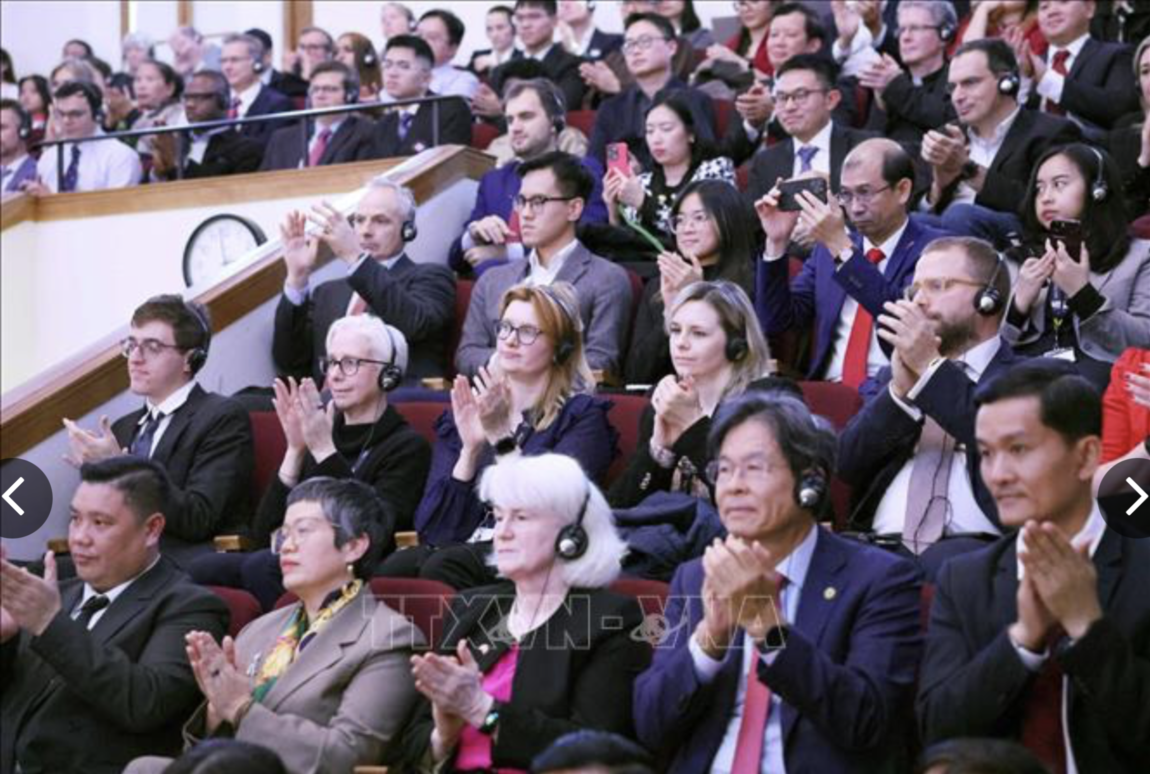 在英国,苏林总书记谈生死攸关的问题与越南的选择